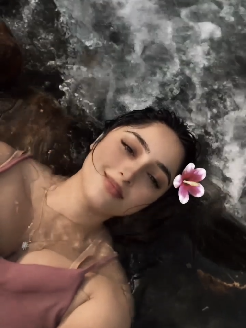 #CapCut #🤜🤛🔥 #worldofwisdom #differentbutdivine #foucsonyourself 