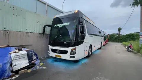 Nghe bảo trend này đang hot🤣#CapCut #xuhuong #aexekhach #anhemphuxetour 