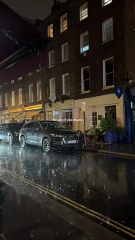 your sign to dream bigger #paris #quote 