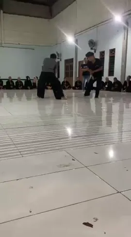 silaturahmi dengan silat setia hati @User @a.bennyy this is the style of tunasmuda