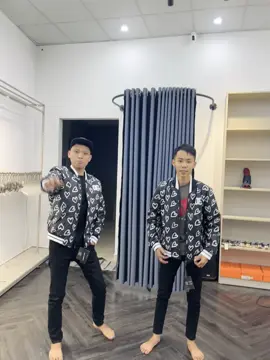 Khoác này lên mẫu có được 3 bích k các chị em #huyanhpham #huyanhdsq2 #xuhuong #fyp #viral 