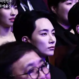 damn. yoon jeonghan🤤🫵🏻 #jeonghan #seventeen #carat 