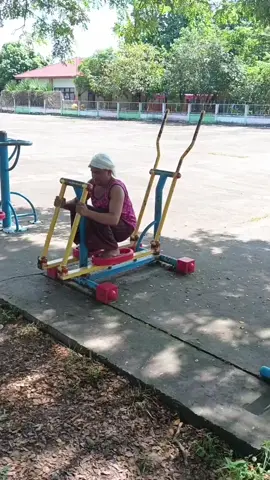 ออกกำลังกายวันละนิดจิตแจ่มใส #คลิปตลกขำๆ #funny #comedy #hahaha #ยายเห็ดหอม 