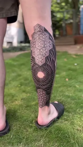Geometric on leg #geometrictatto #mandalatattoo #hinhxamdep #saigon 