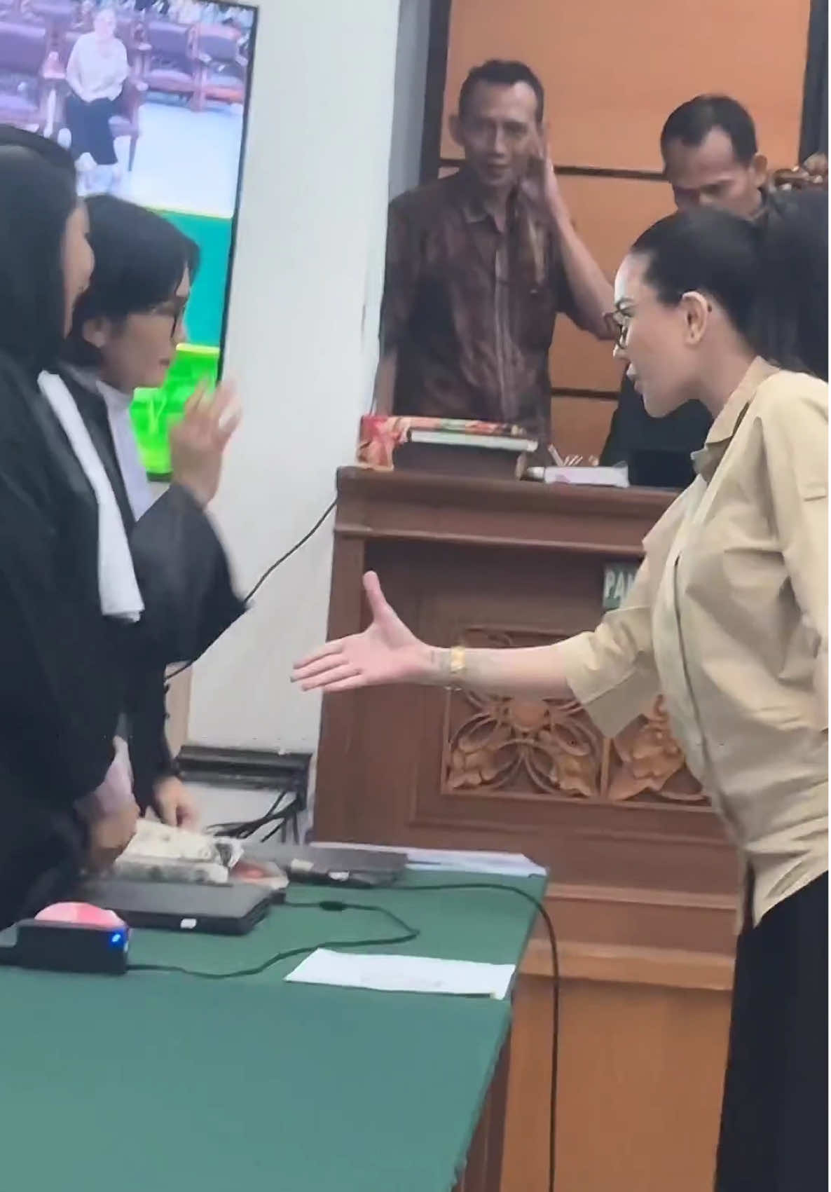 Sabar ya Niki … Gusti Allah mboten sare .. ❤️✨✨✨ @Nikita Mirzani Mawardi  