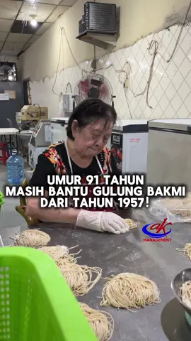 BAKMI GANG KELINCI telah ada sejak tahun 1957. Berlokasi di : 📍Pasar Baru (Pusat) jl. Kelinci Raya no. 1-3, Pasar Baru, Sawah Besar, Jakarta Pusat ☎️021-3522288 📲08221 3522288 📍Palem Semi Ruko Madrid Palem Semi, No. 18 Jl. Palem Raja Raya, Karawaci, Tangerang 📲0813 88118222 📍Mutiara Taman Palem Blok A-18 No. 2, 3, Cengkareng, Jakarta Barat 📲0818 07001010 📍Citra Raya Ruko Eternity A Blok KF 01/01 & Ruko Eternity B Blok KF 01/02 Jl. Boulevard Citra Raya, Tangerang 📲0823 12522288 📍 PIK 2  RUKO BOSTON RIVERVIEW  BLOK B NO.1 📲 087883522288 Cabang Lainnya : - Bungur besar raya no 53B - Pasar Pagi Mangga Dua - Pantjoran PIK 2 - Gading festival sedayu city - PGC lantai dasar - Plaza Bintaro lt. 2 - Blok M - Hotel Ibis Cikini Lt Dasar - Plaza Setiabudi One Lt 1 #bakmigangkelinci #bakmigangkelinciofficial #bakmigangkelincipusat #bakmigangkelincipasarbaru #bakmigangkelinciasli 