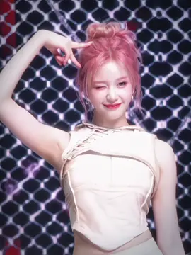 MY GIRL IS SO GORGEOUS ! ! ! 🥹🖐🏻🩷 #PHARITA #BABYMONSTER  #파리타 #베이비몬스터 