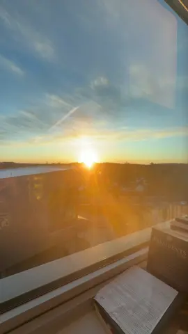 A reminder that the next day is not promised to you. Enjoy the ones you have #365History #deepthoughts #sunrise #goodmorning #thursday 