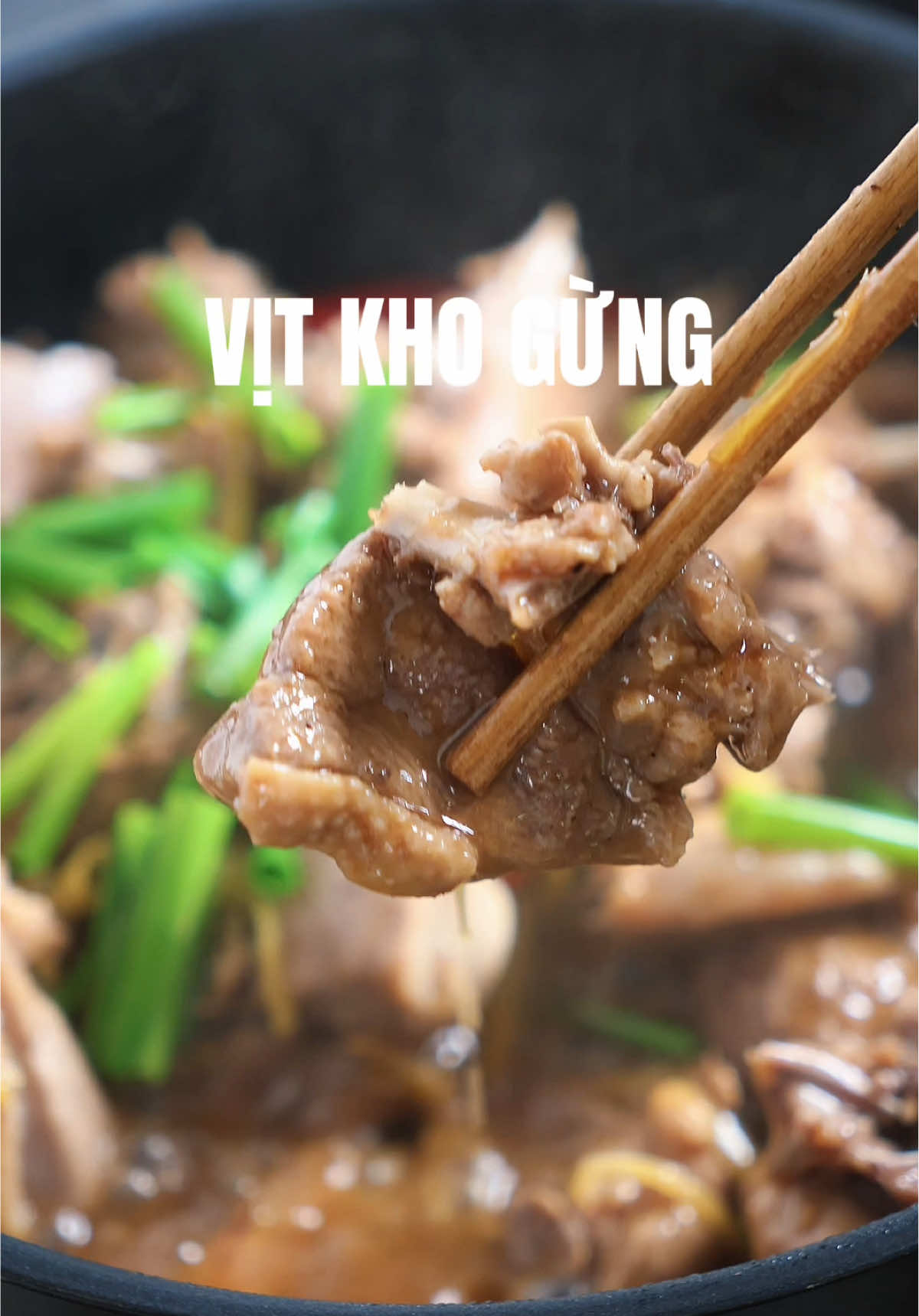 Gừng dậy mùi, vịt săn lại, nước kho sệt bóng. Món cơm nhà ngon kiểu ăn là ghiền #phongskitchen #vitkhogung #LearnOnTikTok #monngonmoingay #cơmnhà 