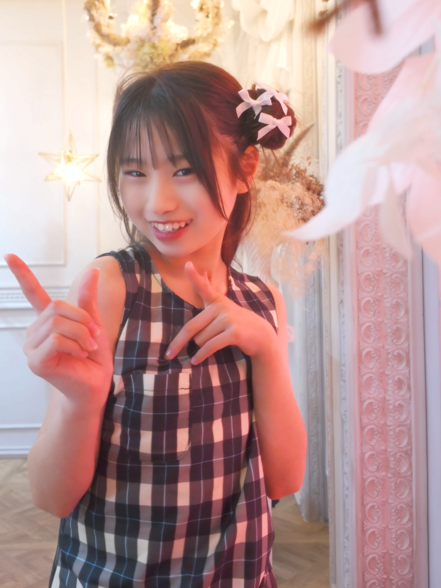 2025.8.17　DJI Osmo Pocket 3 で撮影。 ノー編集。😅 model #りり ちゃん @riri___0808 @nanasaku31 #DJIOsmoPocket3 #ななサク個撮会 #スタジオルシエル #オフショット動画  https://youtube.com/shorts/fCbDEXrCjOQ より