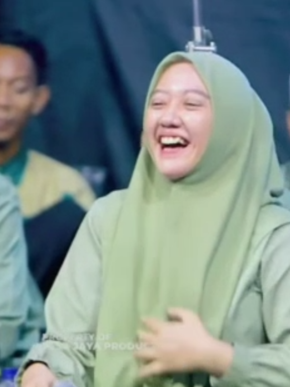 👳‍♀️ : lak kosong dolan o ng omahku. 🧕: mboten kuwalik to niki gus. 