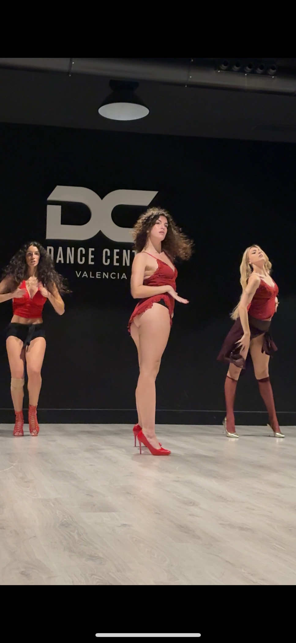 BREAKIN’ DISHES 2.0 @Rihanna me pidieron mucho esta coreo así que tuve que repetirla 🍒💋 conjunto de @Avidloveofficial tenéis el código ‘amaandaml30’ disponible en toda su web 🤝🏼 en @dancecentervlc  #dancer #choreography #avidlove #avidlovelinergie #feeleveryspark p*bli