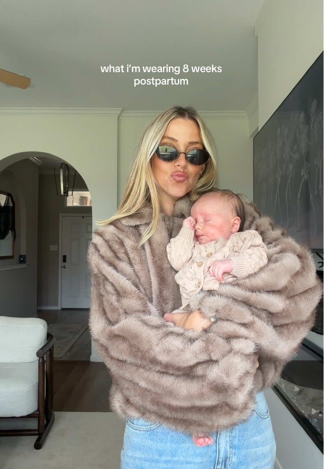 what I’m wearing 8 weeks postpartum!!! full fit is @PEPPERMAYO #peppermayo 