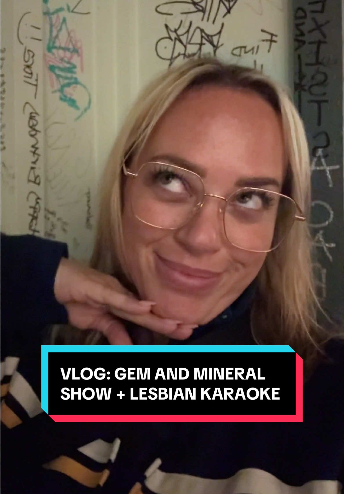 Lesbian karaoke at the dive bar! @Viktoria Capek #hobbithikers #aminutewithchelsea #dailyvlog #whitewatertavern #hairpins