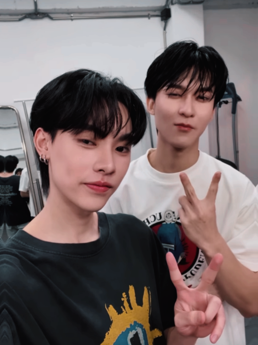 Why are these two boys so cute 🥰 #fifa_thanut  #Fifa_th #rryinnn 