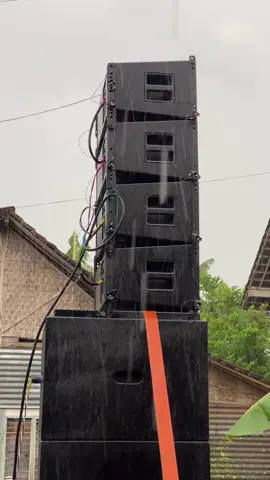 gak peduli hujan,,job tetep harus di gass 😁