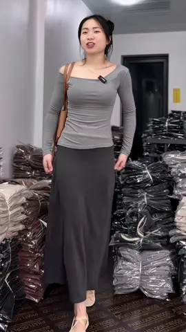 Chân váy dáng dài chữ A chât len mịn lưng chun xẻ tà sau co giãn#chanvay #chanvaydai #chanvaychua #thoitrang #xuhuong 