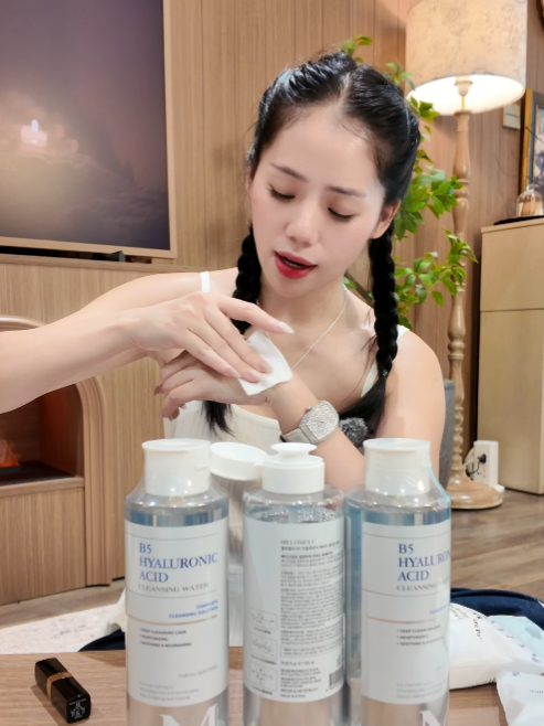 Tẩy trang sạch bong còn đem lại làn da ẩm mịn nè #huongly #review #tiktokshop #melomelivn #nuoctaytrang #nuoctaytrangmelomeli