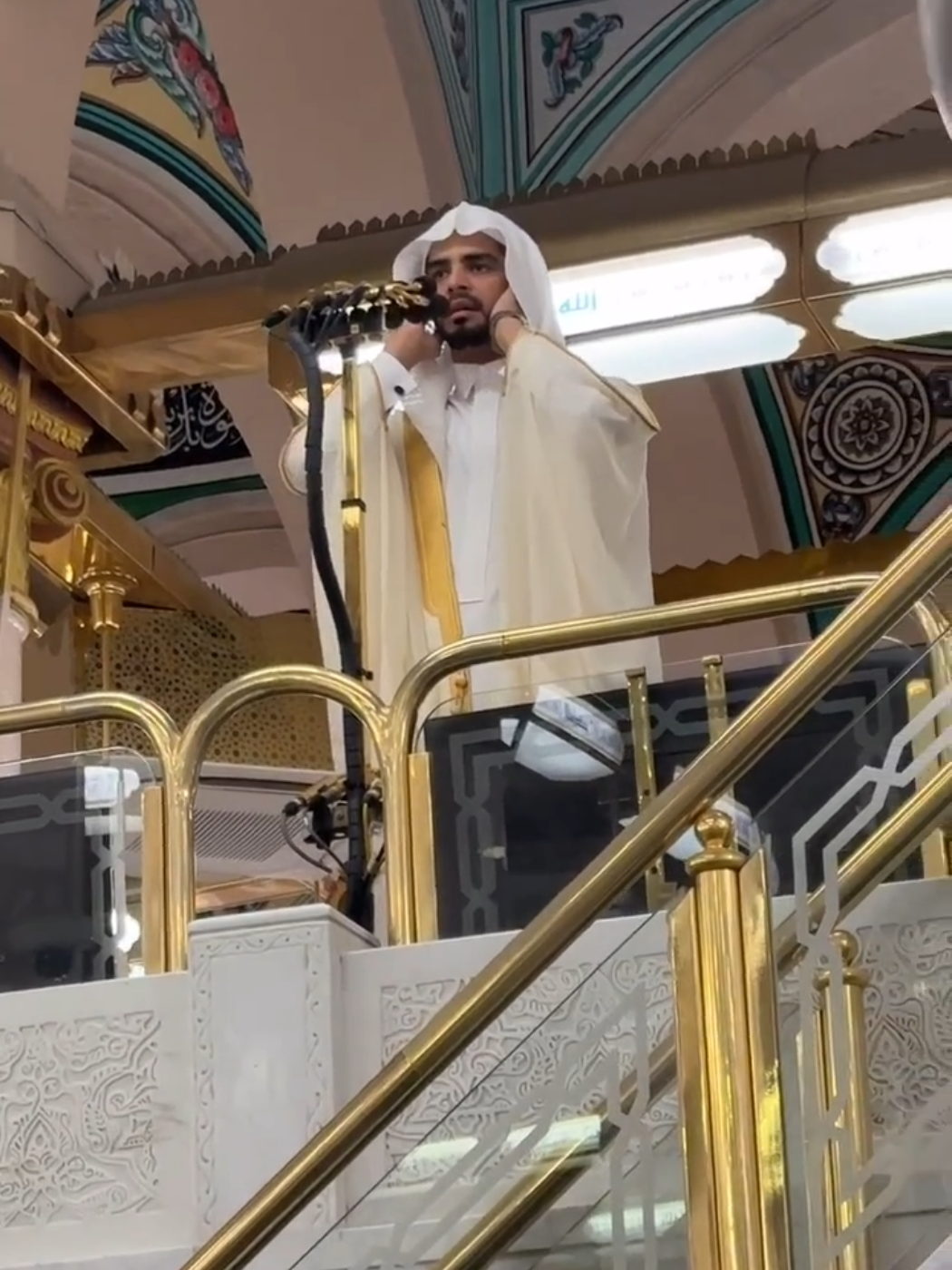 جزء من أذان العصر من المسجد النبوي الشريف بصوت المؤذن عمر بن نبيل سنبل  #عمر_سنبل  #عمر_نبيل_سنبل  #المؤذن_عمر_نبيل_سنبل 