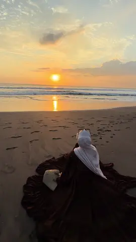 Bali dengan keindahan sunsetnya 🥹🫶🏻🥰❤️😍🌅🌅🌊  #sunset #bollywood #bollywoodsong #beach #fyppppppppppppppppppppppp 