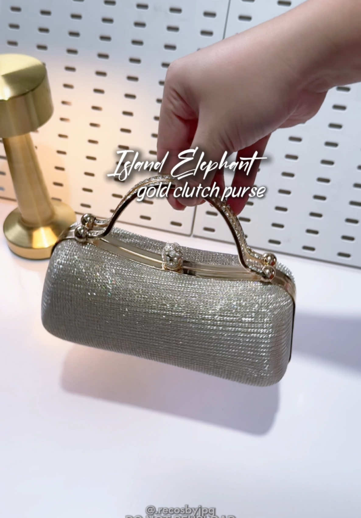 Stay chic & elegant to any parties with this clutch purse 😍 #islandelephant #pursebag #clutchpurse #clutchbag #womensbag 