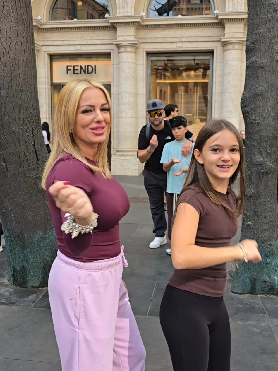 Visto che preferisce passeggiare con Papy io ballo con @lamammadilollo 🤭💕 @Barbara Mirko e LD3 