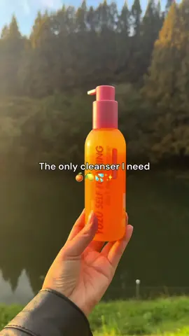 🍋 Yuzu Vita-C 3-in-1 Self-Foaming Cleanser🍋 Brighten your skin as you cleanse 🌞  Infused with Vitamin C-rich Jeju Yuzu extract, this 3-in-1 self-foaming cleanser gently lifts away impurities while bringing back your skin’s natural glow. Apply on a dry face and let the micro-bubbles form on their own — they melt away dirt and excess oil as the soft konjac beads buff away dead skin cells without irritation 💫 After rinsing, your skin feels fresh, smooth, and deeply hydrated, thanks to Yuzu and 12 types of vitamins that leave a radiant finish after every wash 💛 𝐋𝐀𝐋𝐀𝐑𝐄𝐂𝐈𝐏𝐄, 𝐑𝐞𝐜𝐢𝐩𝐞 𝐭𝐨 𝐌𝐚𝐤𝐞 𝐘𝐨𝐮 𝐇𝐚𝐩𝐩𝐲.  #VeganBeauty #Kbeauty #GlowySkin #VitaminCcleanser #SelfFoamingCleanser    # VitaminCskincare   