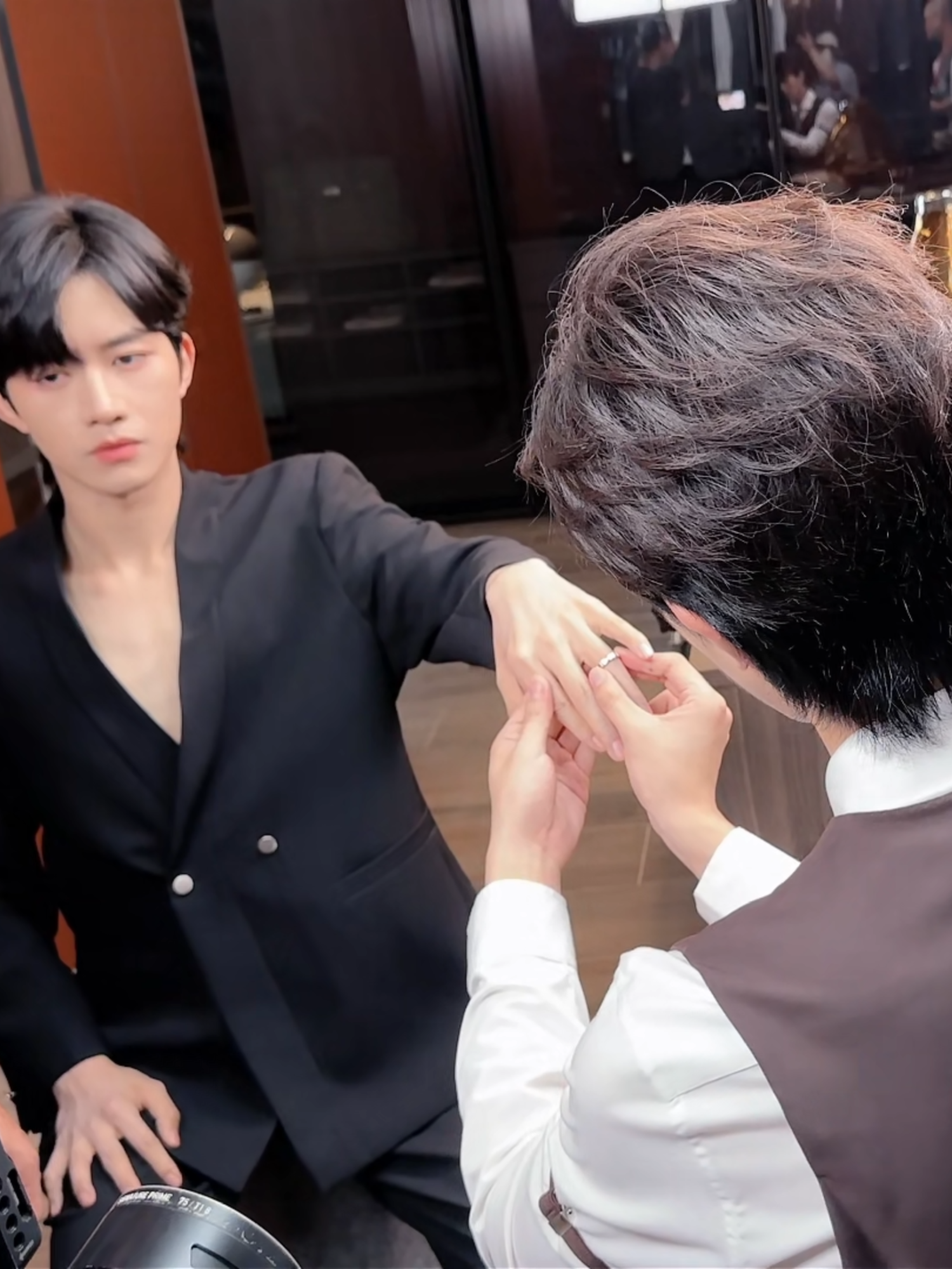 【短花絮BTS】垂涎ABO Desire| 金指環作證我們倆 #ABODesire #DesireTheSeries  The gold ring proves that it’s the two of us 持续放送中，股东不散场🎉🎉 Ongoing distribution, shareholders are not leaving. 🎉🎉 #垂涎 #ABODesire #abodesire #desiretheseries #desire #Desire #nongjian #omegaverse #bl #abo #ABO #boyslove #drama #dramaseries #blseries #bts