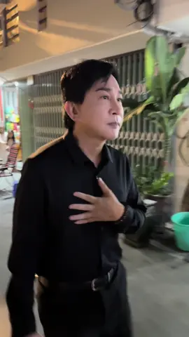 Ns Kim Tử Long xúc động đến chia buồn tại tang lễ NSUT Minh Hoàng