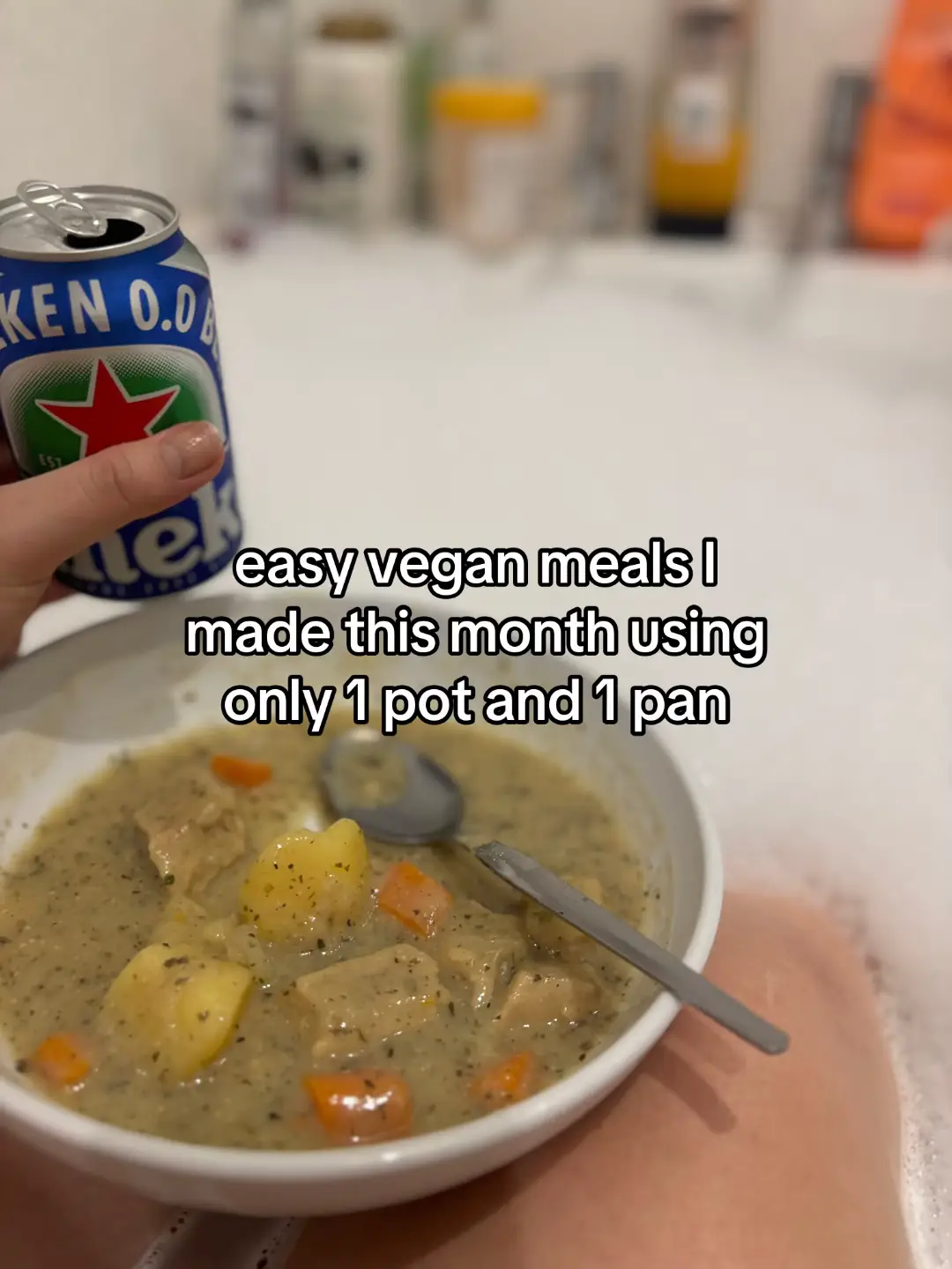 I’m away from my flat for two months and had to get used to minimalistic lifestyle. ITS NOT EASY to cook with almost no equipment, but I think I’m smashing it 👀. Judge me!! #vegan #fyp #veggie #challenge 