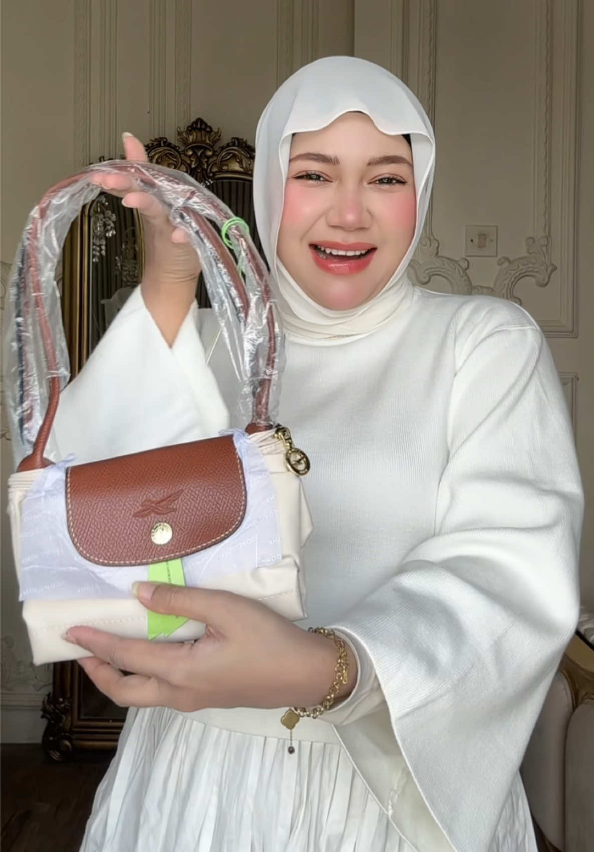 finally punya bag iniii warnaa impian akuu. btw versi murce ini ternyata baguss bangett #totebag #tasbahu #longchamp #loongjump #longjump 