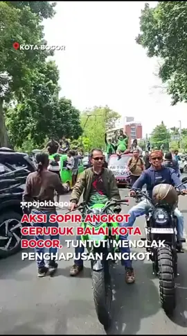 Awal 2026,Pemkot Bogor berencana menghapus angkot tua yang dianggap tak layak beroperasi.tapi bagi sopir, kebijakan itu bukan sekadar aturan,tapi soal hidup mereka.Hari ini, (23/10/2025) puluhan sopir turun kejalan menuju balai kota, menolak penghapusan sebelum ada solusi. Jalan Juanda macet total, tapi suara mereka jelas: jangan hapus angkot kami sebelum kami siap! Setuju langkah Pemkot hapus angkot tua mulai 2026, atau sebaiknya ditunda sampai dulu? #promoseruweekend #fypege #fypp #fyp #Hmz 
