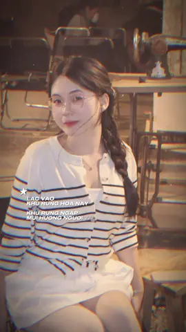 lạc vào khu rừng hoaaa#nhachaymoingay#tiktokgiaitri #xuhuong #thuyhang 