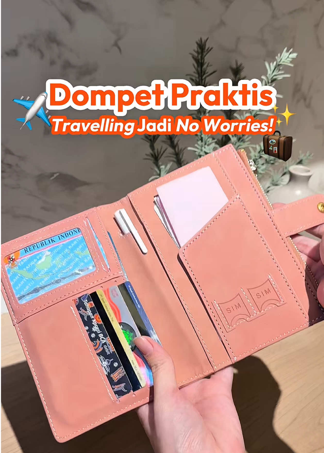 Paspor & dompet bisa jadi satu, travelling jadi anti ribet pakai ✨Passport Dompet Paspor Multifungsi✨ aja!  🛒Checkout dompet paspornya di link bio no. 171 ya🧡💙 #ruparupa #OmniChannel #PasporDompetMultifungsi #DompetPasporUntukTravelling #TravelTips2025