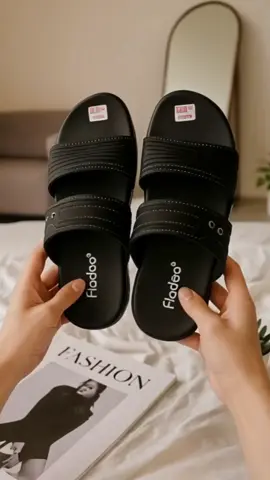 Sandal selop pria Fladeo  desain simpel tapi keren abis! Nyaman dipakai harian, sol tebal anti slip, jahitan rapi, dan awet dipakai lama. Cocok buat nongkrong, jalan santai, atau kerja santai di rumah. #SandalPriaKeren #SandalSelopPria #SandalNyaman #SandalKekinian #sandalsantai 