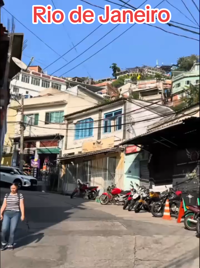 Réveillon no Rio e pernoite na favela do Vidigal!  Valeu a pena subir o morro! . . . . . #flypシ #brasil🇧🇷 #adventure #riodejaneiro #motorcycle 