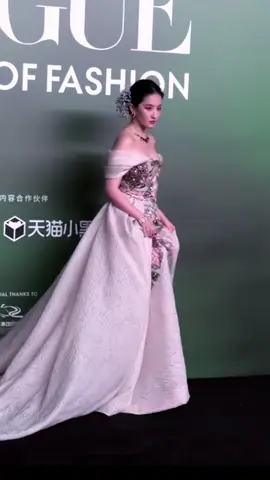 HÌNH ẢNH CHẤT LƯỢNG THẤP NHƯNG NHAN SẮC LƯU DIỆC PHI CHẤT LƯỢNG CAO 🧚🏻  #LuuDiecPhi #LiuYiFei #Vogue #VogueChina 