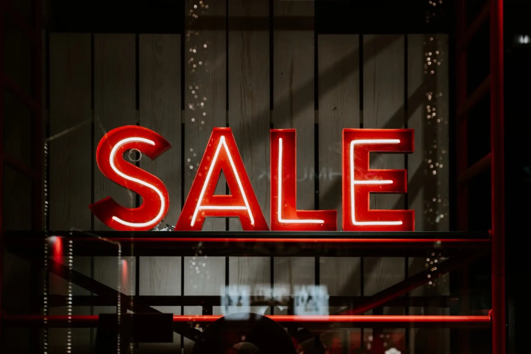 Catch the latest fits on sale at www.chapeleusa.com!!! #merch #product  #sale  #flashsale 