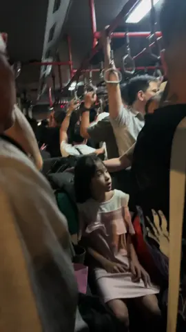 Cố gom tiền mua xe máy trả góp để tiện đi làm  chứ bon chen xe bus mãi  mệt quớ 😭😭😭