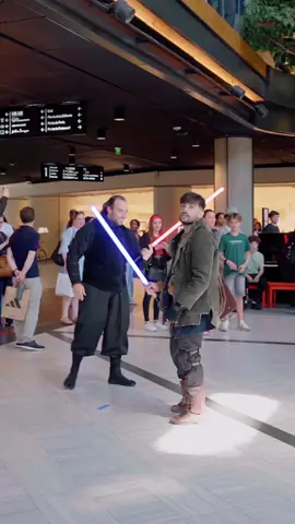 This is what happens when you decide to recreate your favorite Star Wars scene..🎻 #starwarsfan #darthvader #flashmob #violin #darthmaul 