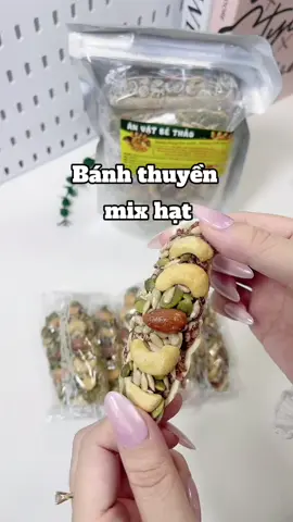 Bánh thuyền mix hạt thay thế bữa sáng hay ăn vặt quá là chân ái nè #banhthuyenmixhat #dinhduong #healthy #ancungtiktok #foryou 