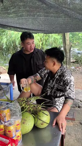 Ghét nhất mấy thằng ăn nói không gẫy góc... cứ oang oang