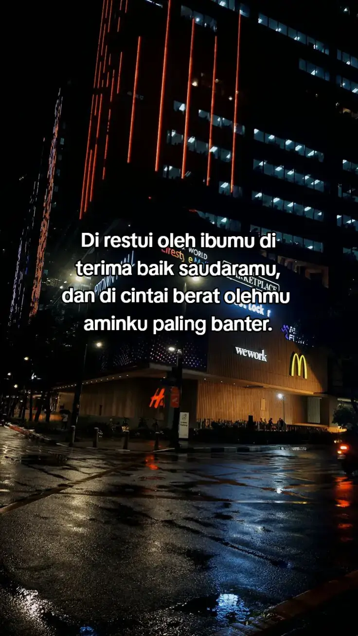 .  .  . bahan-bahan: 300 gram durian matang (kupas dan ambil dagingnya)  200 gram ubi kuning (kupas, potong dadu)  150 gram kolang-kaling (opsional, rebus dahulu)  100 gram gula merah (sisir halus)  2 sdm gula pasir (sesuaikan selera)  1/2 sdt garam  2 lembar daun pandan (ikat simpul)  700 ml santan encer (dari 1/2 butir kelapa)  200 ml santan kental  Air secukupnya untuk merebus ubi Cara Membuat:  1. Rebus Ubi:  Didihkan air, rebus ubi hingga empuk, lalu tiriskan. 2. Masak Gula: Dalam panci, masukkan santan encer, gula merah, gula pasir, daun pandan, dan garam.  Masak dengan api kecil sambil terus diaduk hingga gula larut dan wangi pandan keluar.  3. Masukkan Ubi dan Kolang-kaling:  Masukkan ubi rebus dan kolang-kaling ke dalam kuah santan. Masak hingga semua bahan menyatu dan kuah sedikit mengental.  4. Masukkan Durian:  Tambahkan daging durian. Aduk perlahan agar tidak hancur terlalu halus. Masak sebentar saja. 5. Tambahkan Santan Kental:  Terakhir, tuangkan santan kental. Masak dengan api kecil sambil terus diaduk agar santan tidak pecah. Begitu mendidih, matikan api.  6. Sajikan:  Kolak durian siap disajikan hangat atau dingin dengan es batu.  71  Tips:  Durian bisa dihaluskan sebagian untuk rasa lebih kuat, sisanya dibiarkan utuh sebagai isian.  Bisa ditambah pisang, labu kuning, atau biji salak sesuai selera. #galaubrutal #foryoupage #fyp 