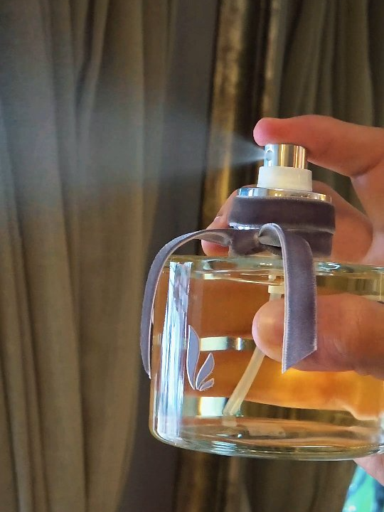 🌸 A Pétali é mais do que uma loja, é uma experiência completa de bem-estar. Aqui, fragrâncias exclusivas, velas perfumadas, difusores de ambiente, home sprays e produtos decorativos se unem para transformar o simples em sensorial. Cada detalhe é pensado para despertar memórias, aconchego e sofisticação. Nossos especialistas criam soluções personalizadas em marketing olfativo e aromatização profissional, ideais para empresas que desejam encantar clientes e fortalecer sua marca por meio das sensações. Visite a Pétali e descubra um novo jeito de viver e sentir os espaços. 📍 Rua Coronel Francisco Borges, 105, Tirol – Natal/RN 📲 WhatsApp: (84) 2040-0200 #Pétali #MarketingSensorial #ExperiênciaSensorial #FragrânciasDeLuxo #CasaPerfumada #AmbientesPerfumados #DesignDeAmbientes #DecoraçãoComEstilo #AromatizaçãoProfissional #HomeFragrances #DecoraçãoDeInteriores #BemEstarEmCasa #LojaDeDecoração #NatalRN #VisitePétali #FragrânciasQueEncantam #EstiloDeVida #VivaOPoderDasFragrâncias . . . . 💬 Peça em nosso WhatsApp 📞 2040-0200 🛜 linkr.bio/petali 🚚 Enviamos para todo o Brasil. 🏬 Visite nossa loja física 📍 Rua Cel. Francisco Borges, nº 105, Bairro Tirol, Natal/RN