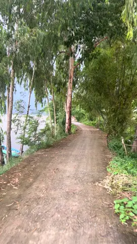 Má oi nó buồn , không biết buồn chuyện gì luôn 😥🏠