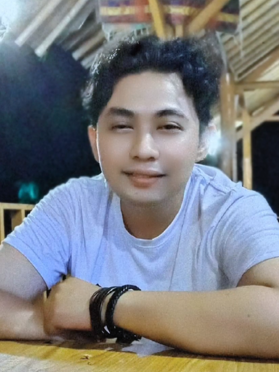 Sederhana bukan berarti biasa, sederhana adalah keunikan yang menawan. #jikalauada #justcaption #tonight #and #juskidding  @ᖇIᗪᕼO IᗪᕼO ᕼᗩSIᗷᑌᗩᑎ 