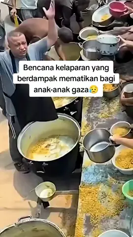 Anak-anak di Palestina, terutama di Jalur Gaza, menghadapi krisis kekurangan makanan dan malnutrisi yang sangat parah akibat konflik berkepanjangan dan terbatasnya akses bantuan kemanusiaan. Situasi ini telah memicu bencana kelaparan yang berdampak mematikan bagi anak-anakanak-anak #fyp  #lovepelastine🇵🇸❤️  #gaza  #freepelastine🇵🇸❤️  #muhammad  #freegaza♥️🇵🇸☝🏽 
