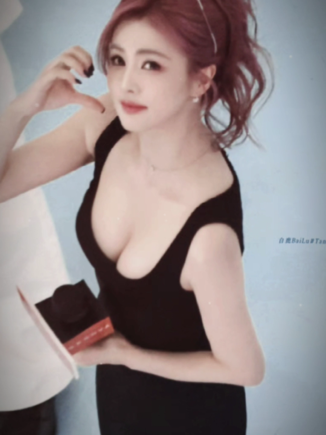Vừa ngọt, vừa sang – em bé tóc hồng này đúng là visual gây thương nhớ 💖 #CapCut #白鹿 #BachLoc #BaiLu #fyp 