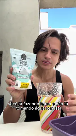 Durante o jejum, o que você perde não é só comida são minerais essenciais. Sem eles, vem a fraqueza, a dor de cabeça e aquela sensação de que o corpo ‘desligou’. Mas existe um segredo simples: água, limão e sal integral de Mossoró. Diferente do sal refinado, ele mantém mais de 18 sais minerais naturais que sustentam sua energia. O resultado? Mente clara, corpo leve e performance durante o jejum. Não é sobre comer mais. É sobre nutrir melhor. 🌱 👉 Testa essa combinação hoje e me conta nos comentários como seu corpo reage.