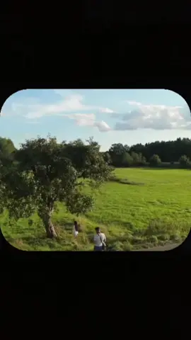 Trong bài thơ Giục Giã của Xuân Diệu có 2 câu như thế này  